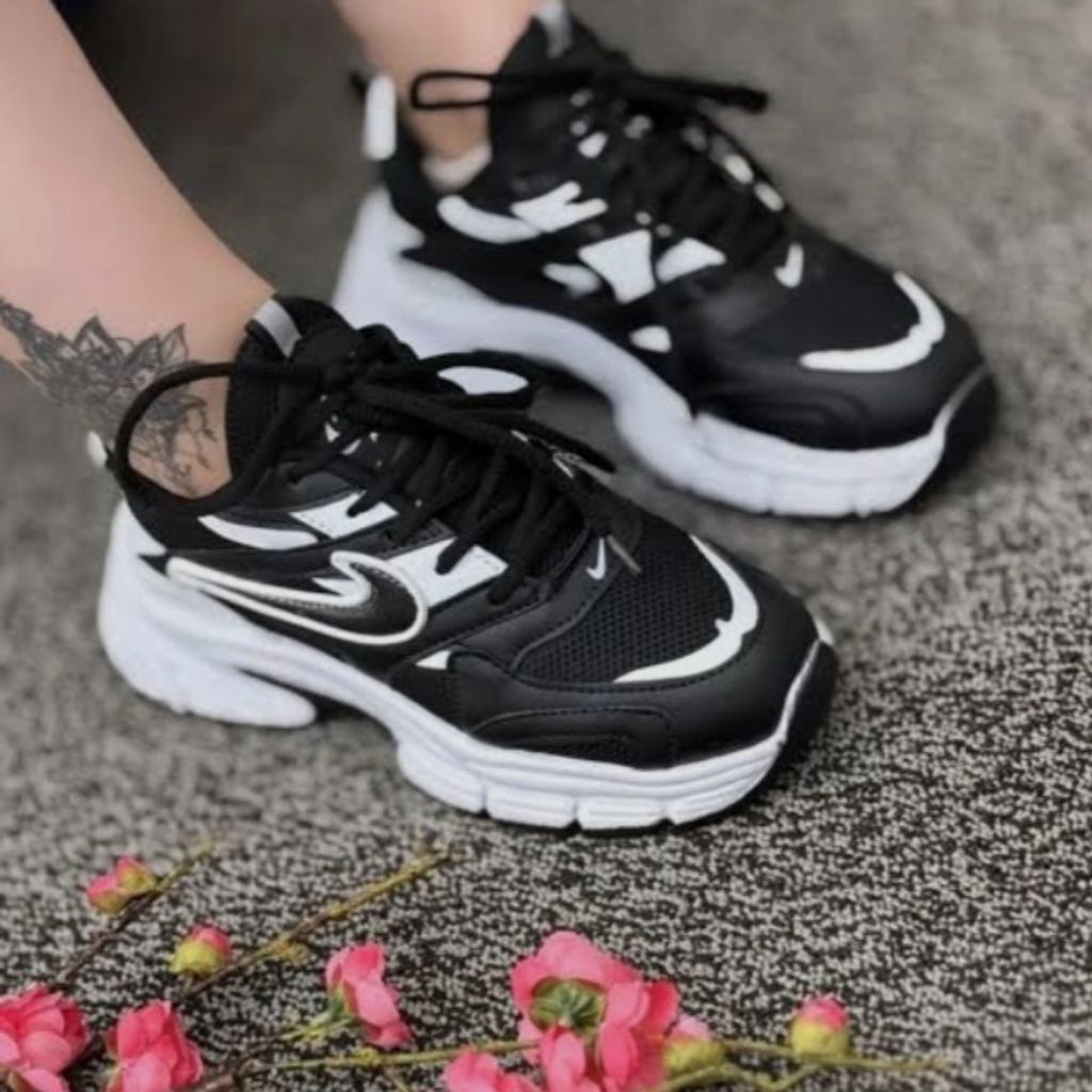 قیمت ارزان کفش اسپرت برند Nike گلد سایز 37 تا 40 قیمت استثنایی کفش الماس