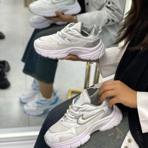 قیمت کفش اسپرت برند Nike گلد سایز 37 تا 40 قیمت استثنایی کفش الماس