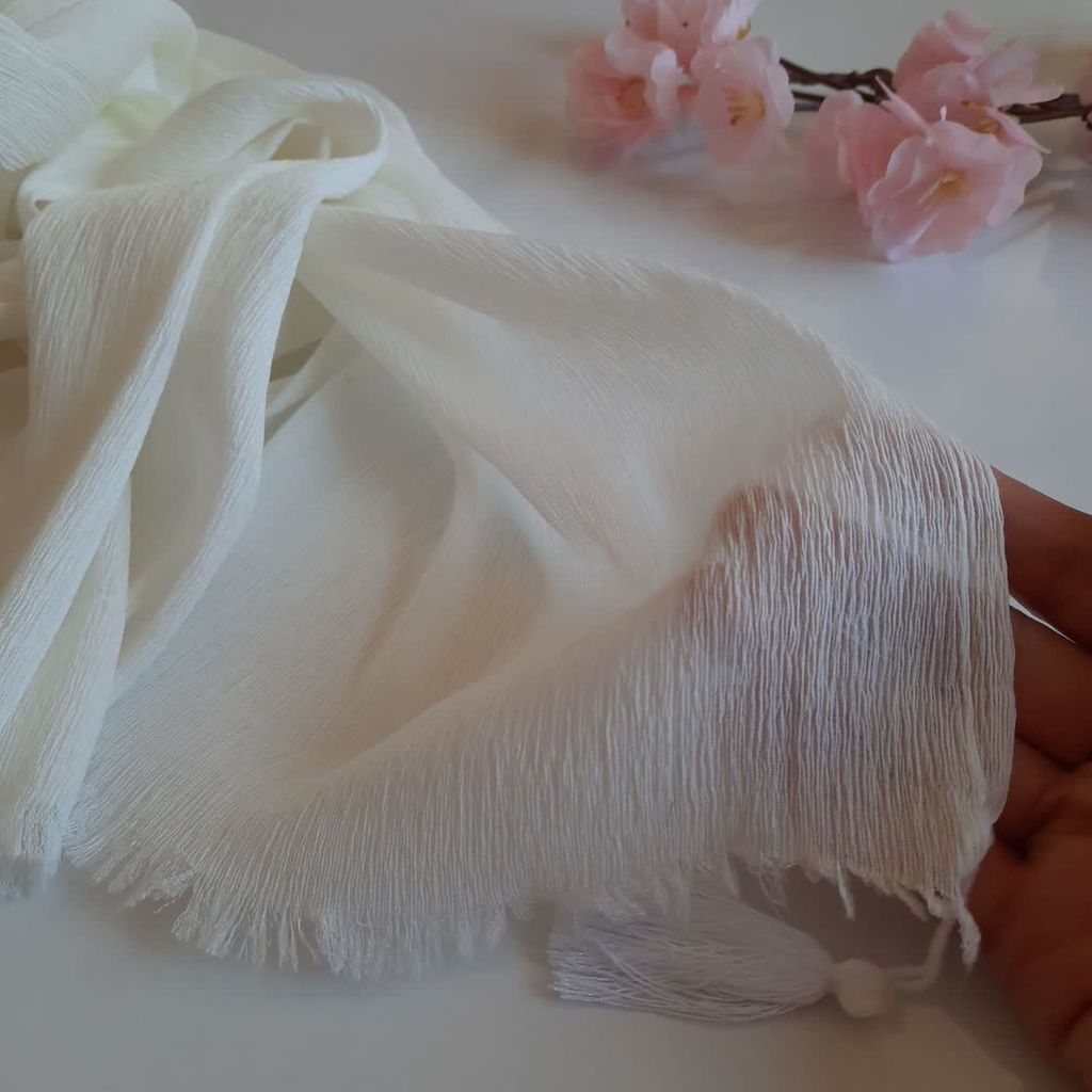 قیمت ارزان شال پلیسه منگوله دار شیری کد 123