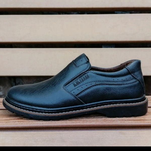 کفش مردانه روزمره مدل کلاسیک رنگ مشکی سایز 40 تا 44