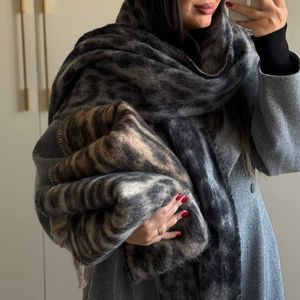 بیگ اسکارف ریشه کوبایی  پشمی پلنگی وارداتی 