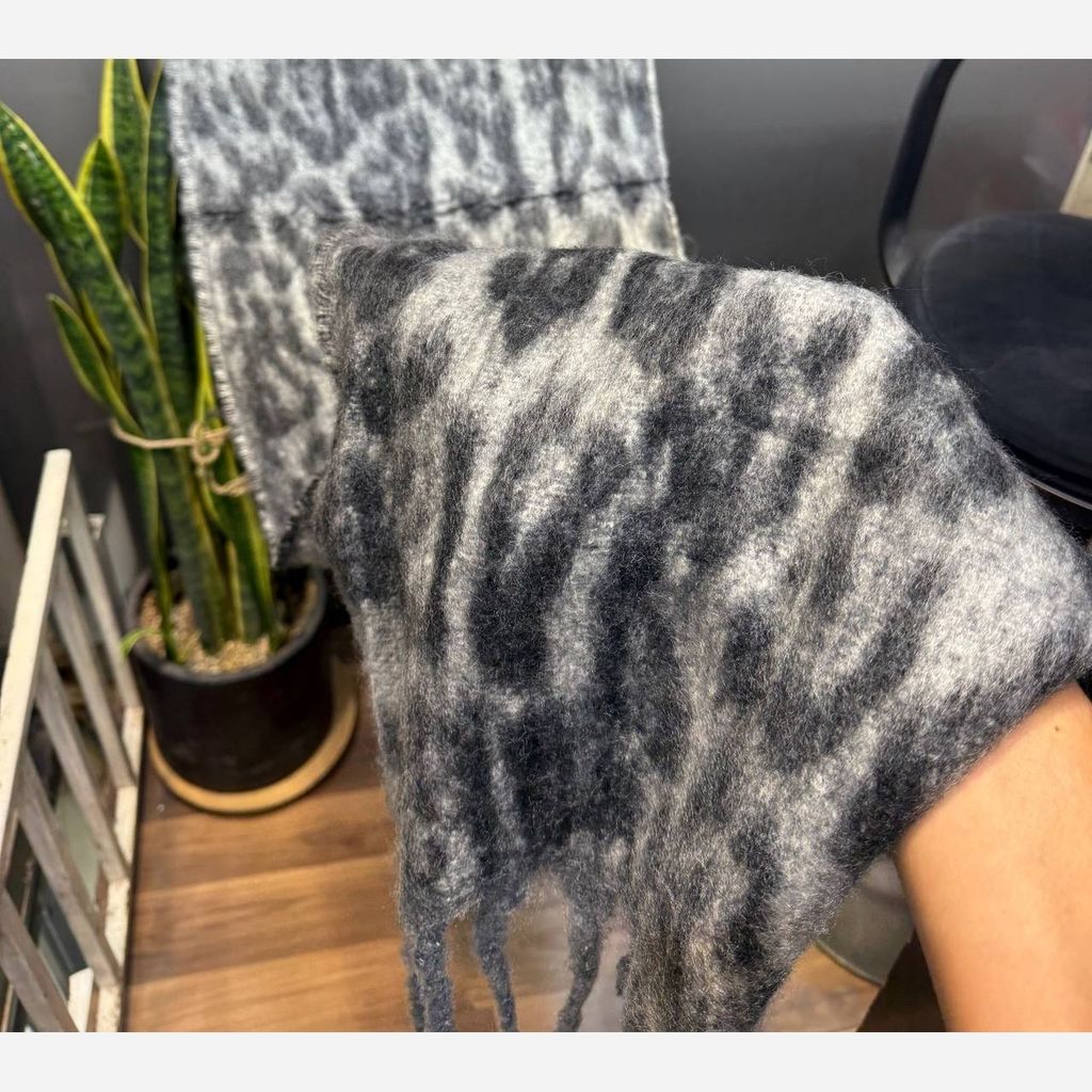 خرید اینترنتی قیمت بیگ اسکارف ریشه کوبایی  پشمی پلنگی وارداتی 