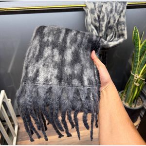 خرید اینترنتی قیمت بیگ اسکارف ریشه کوبایی  پشمی پلنگی وارداتی 