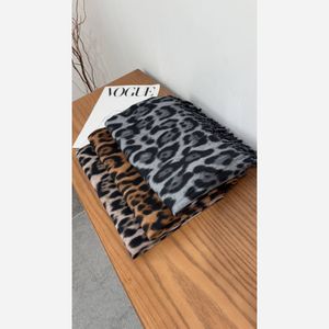 خرید اینترنتی قیمت شال موهر پشمی پلنگی وارداتی ریسه ای