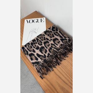 خرید اینترنتی قیمت شال موهر پشمی پلنگی وارداتی ریسه ای