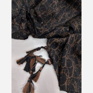 خرید اینترنتی قیمت شال برشکا مشکی طلایی منگوله چوبی طرحبندی