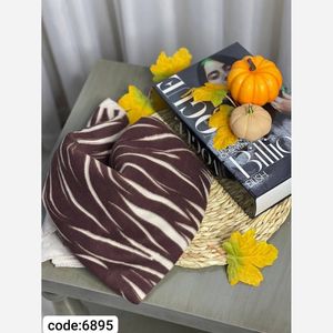 خرید اینترنتی قیمت شال موهر پشمی طرحدار رنگبندی پاییزه