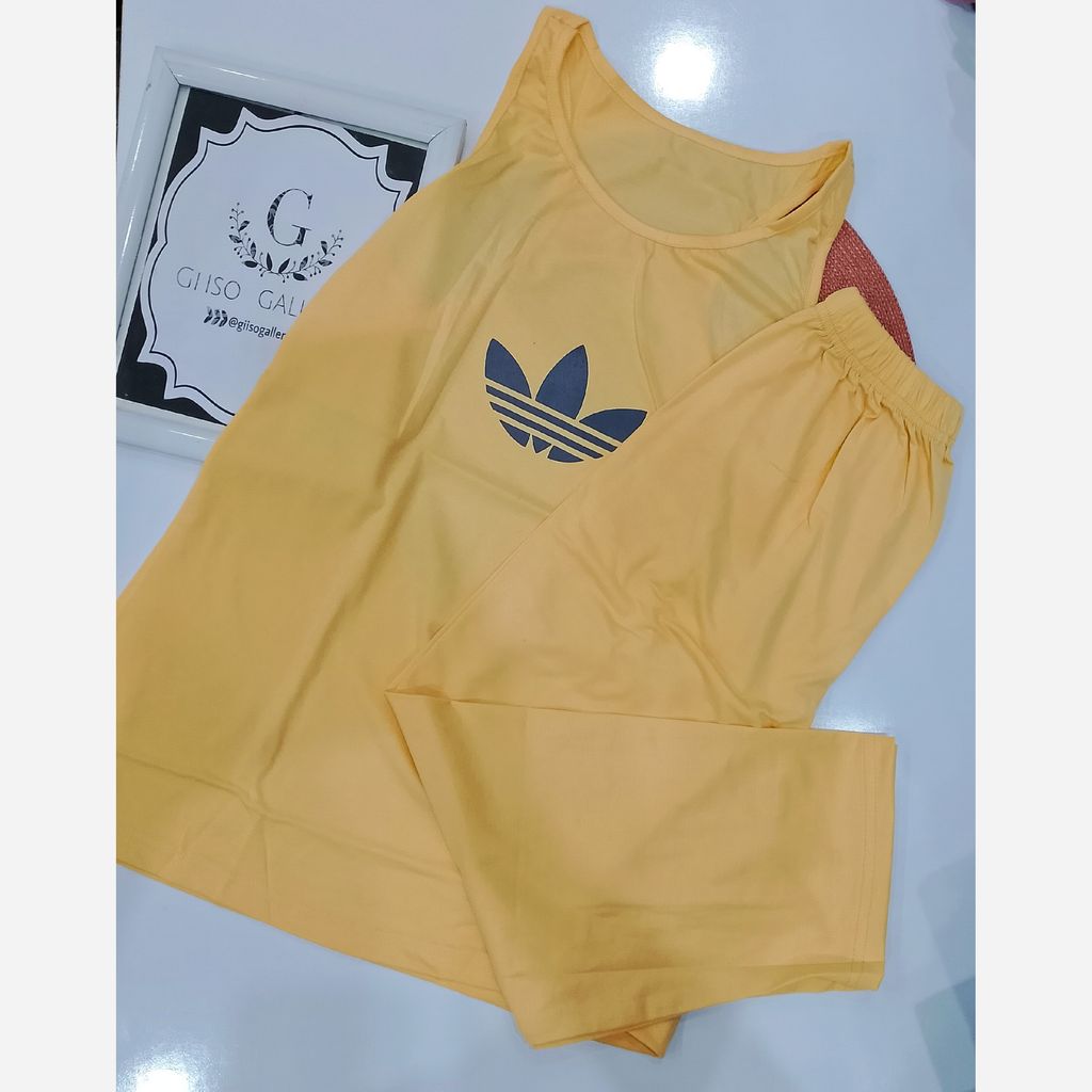 فروش اینترنتی ست تاپ و شلوارک اسپورت زنانه رنگبندی و سایزبندی