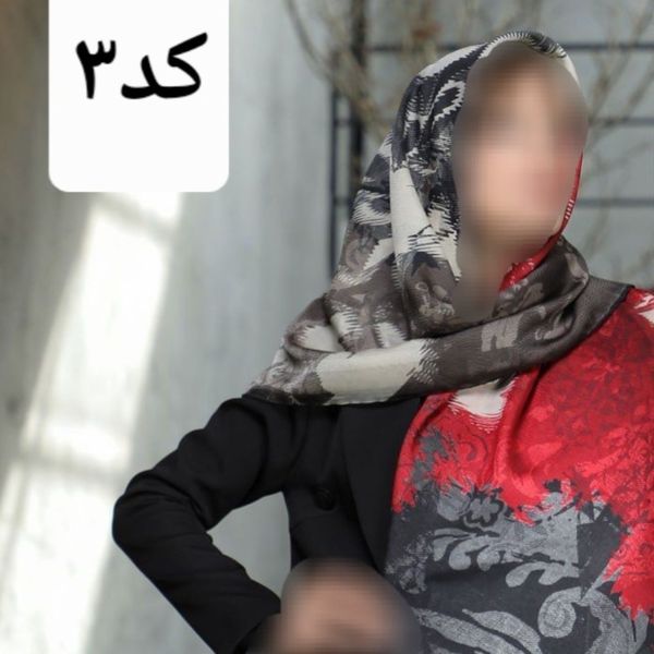 روسری ابریشم پوست ماری قواره 120 دور دست دوز طرح 1