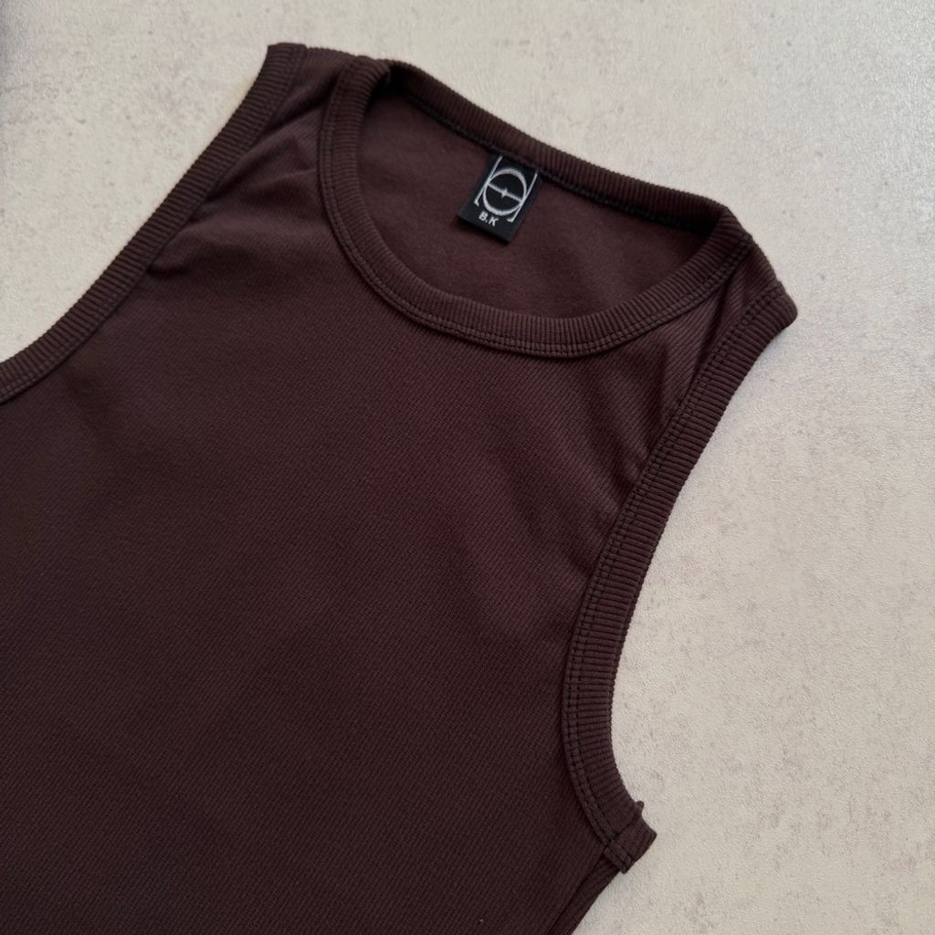 خرید انلاین تاپ شکلاتی یقه گرد با آف ویژه