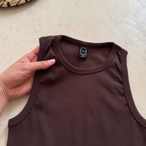 تاپ شکلاتی یقه گرد با آف ویژه