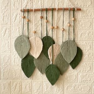 دیوارکوب برگ با چوب طبیعی مکرومه