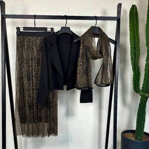 فروش اینترنتی ست کت و دامن و شال زنانه و دخترانه