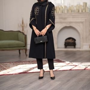 مانتو مجلسی گلدوزی رویسا تا سایز 58 مشکی شانتون