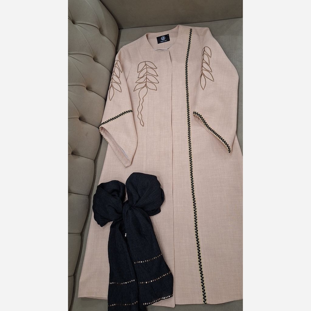 مشخصات مانتو مجلسی گلدوزی رویسا تا سایز 58 کرم