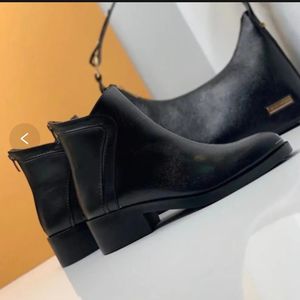 نیم بوت چرم زنانه