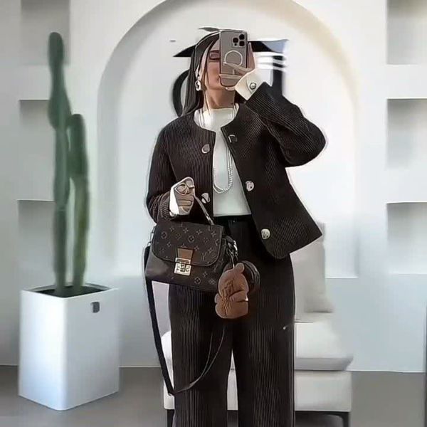 مانتو شلوار بیسکوییتی زنانه