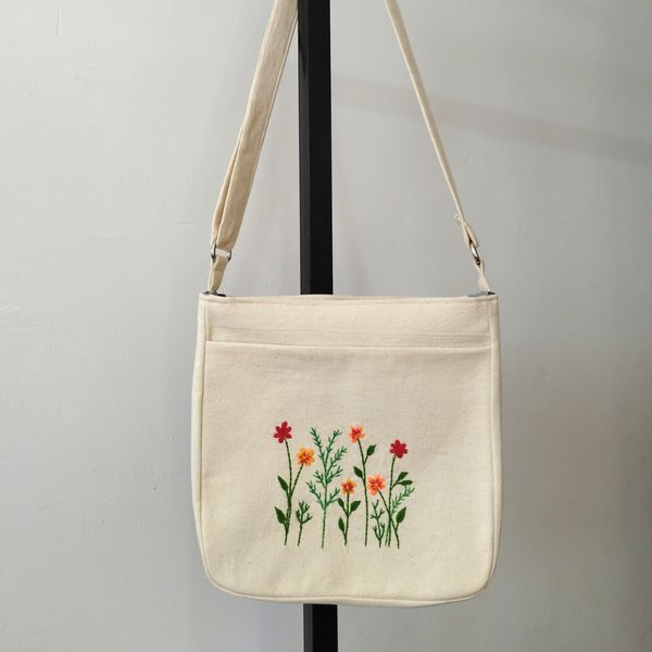 کیف گلدوزی شده با دست