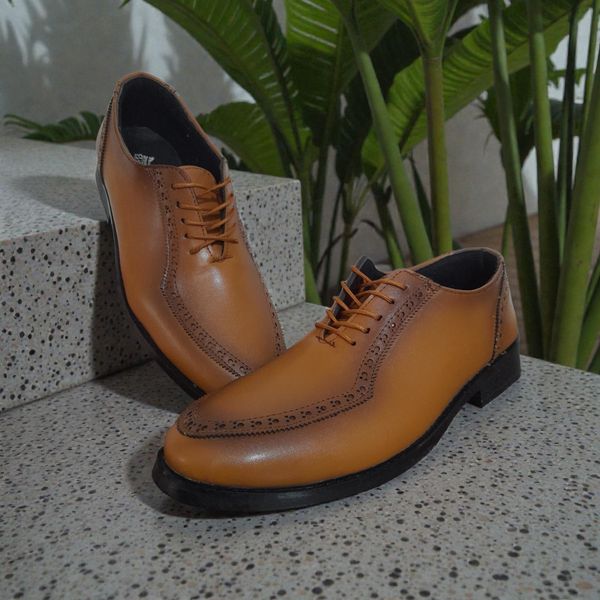 کفش رسمی مجلسی مردانه رنگ عسلی سایز 40 تا 44