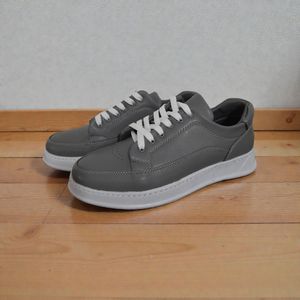 خرید انلاین کفش اسپرت مردانه مناسب استفاده روزانه رنگ طوسی سایز 40 تا 44