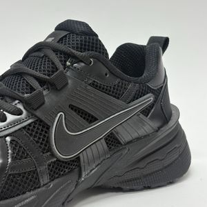 خرید انلاین کتونی اسپرت نایک  v2k نسکافه ای