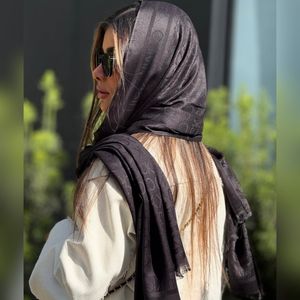 شال مشکی ژاکارد ابریشم شاین دورو