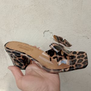 مشخصات دمپایی مجلسی طلقی پلنگی زنانه و دخترانه ترند سال 1405