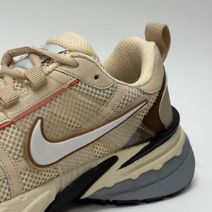 مشخصات کتونی اسپرت نایک  v2k نسکافه ای