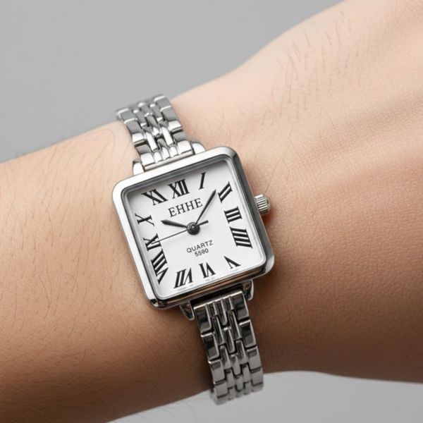 ساعت زنانه طرحی خاص برند EHHE