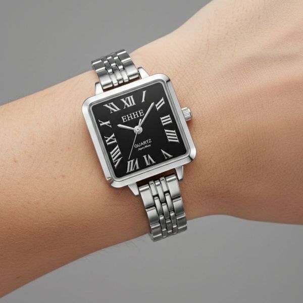 ساعت زنانه طرحی خاص برند EHHE