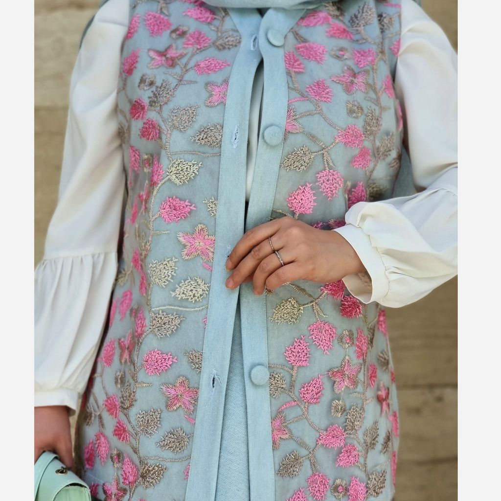 خرید اینترنتی قیمت وست(جلیقه) جین و تور سوزندوزی زیبای زنانه