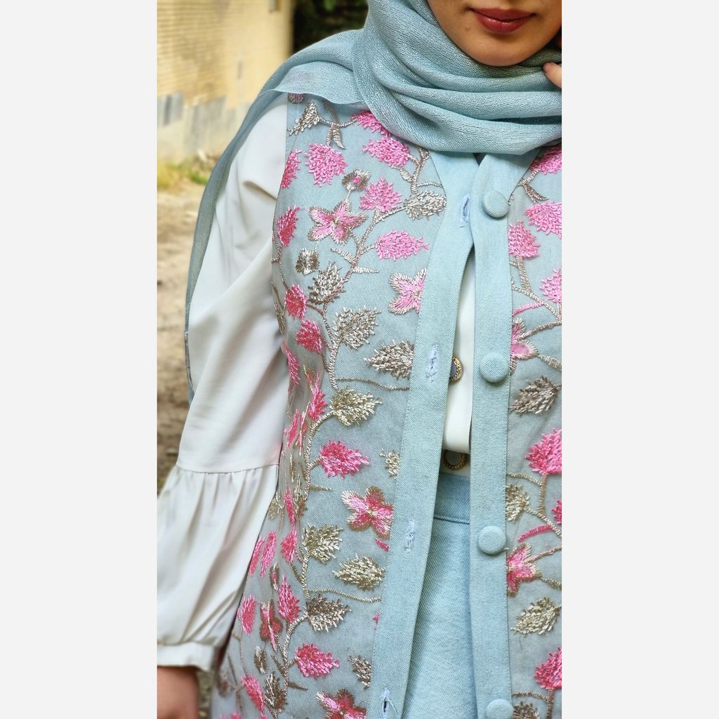 خرید اینترنتی قیمت وست(جلیقه) جین و تور سوزندوزی زیبای زنانه