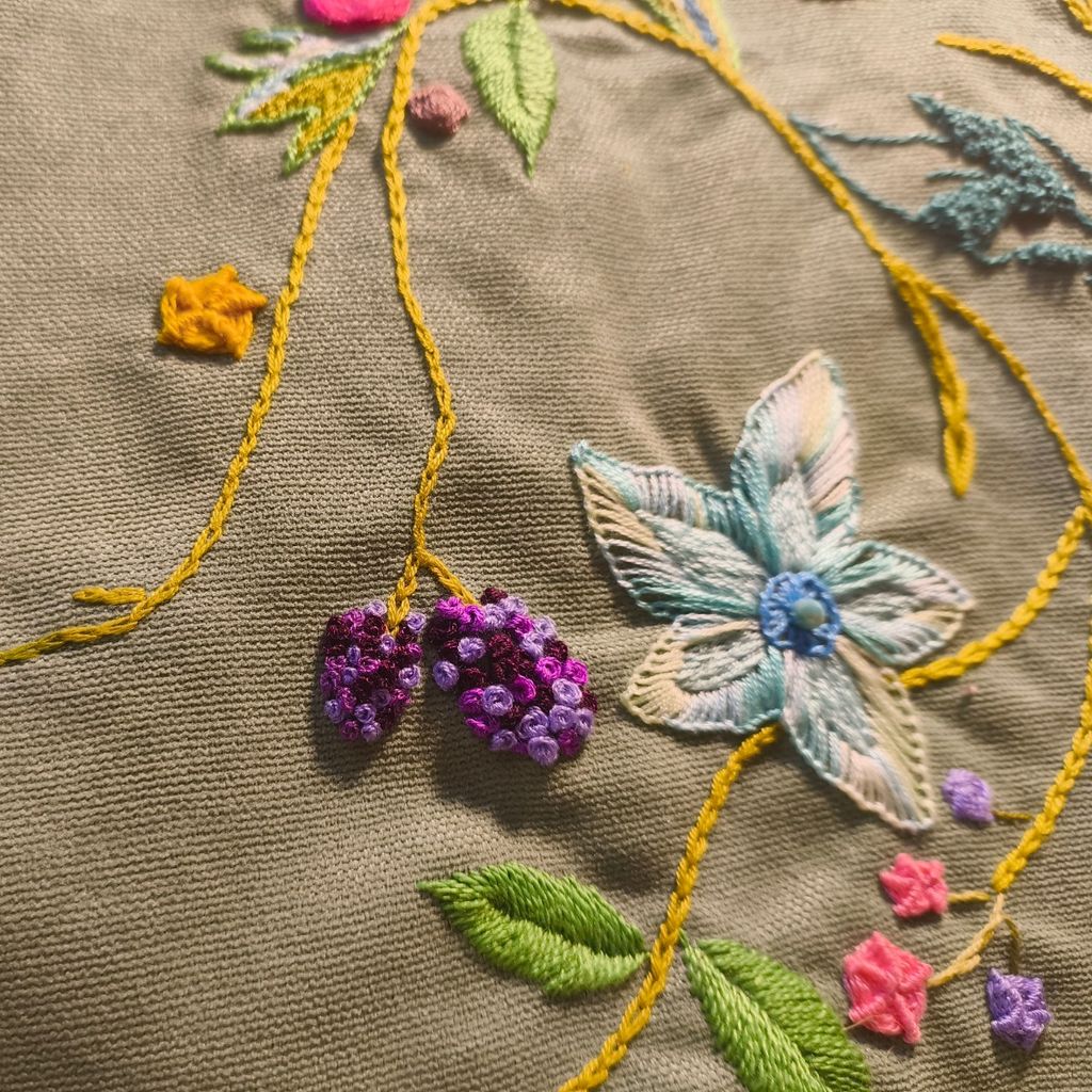 قیمت رومیزی گلدوزی و جواهر دوزی