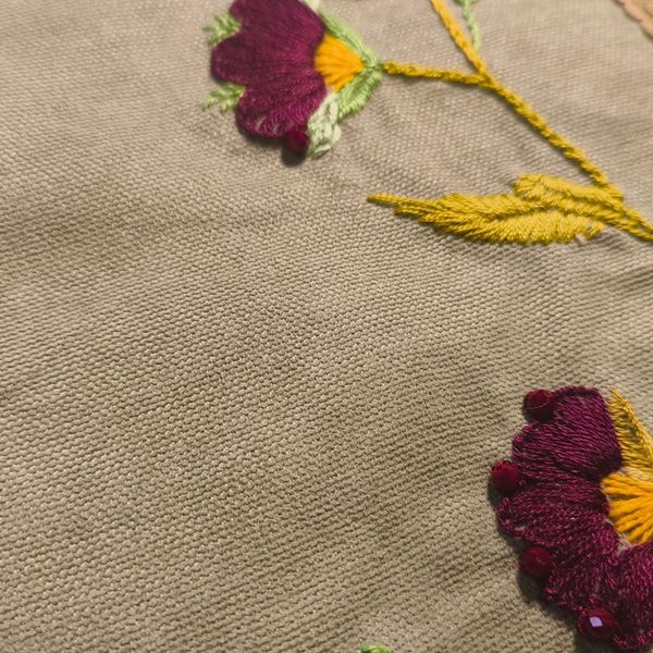 رومیزی گلدوزی و جواهر دوزی