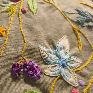 رومیزی گلدوزی و جواهر دوزی