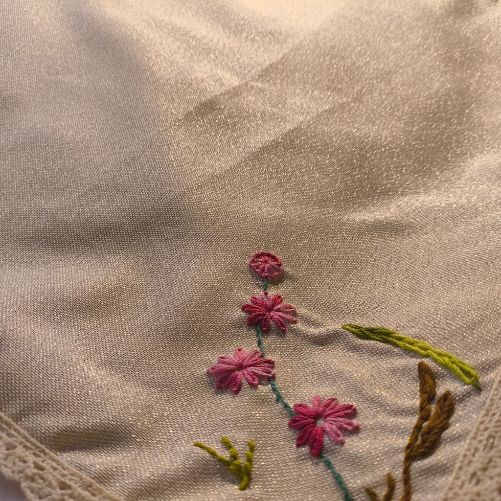 فروش اینترنتی رومیزی گلدوزی و جواهر دوزی شده