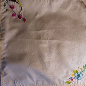 رومیزی گلدوزی و جواهر دوزی شده