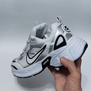 خرید اینترنتی کتانی نایک وی فایو کی جدید nike v5k ترندشده