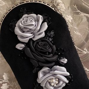 کیف دهانه فلزی مدل ماه نقره ای