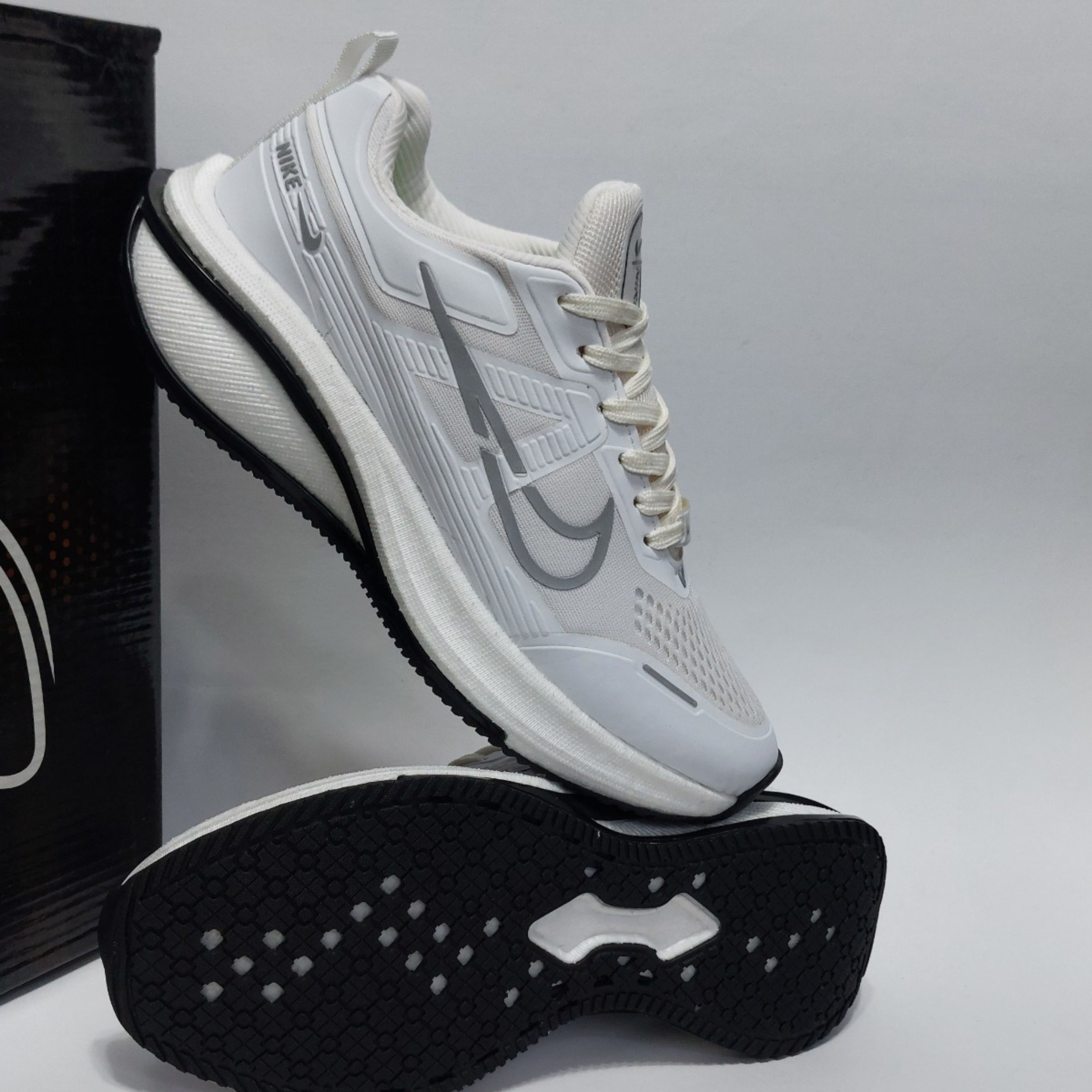 قیمت کتانی نایک زوم رونیکس سفید Nike zoom ronix
