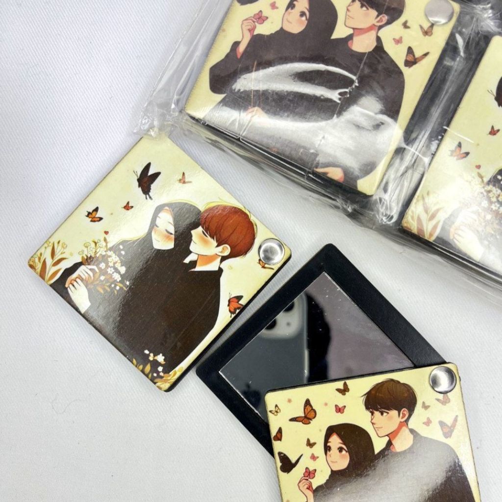 خرید انلاین آینه مستطیل کشویی طرح عشق چوبی در12عدد