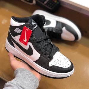 فروش اینترنتی کفش نایک جردن زنانه رنگ سفید مشکی 