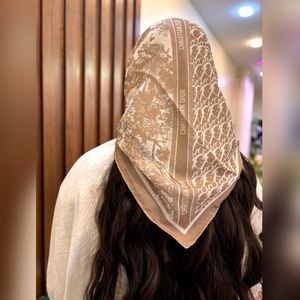 مشخصات مینی اسکارف بهاره دیور