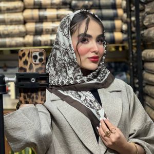 مشخصات مینی اسکارف بهاره دیور