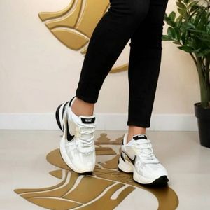 خرید اینترنتی کتونی طبی لژدار شیک پاخور عالی