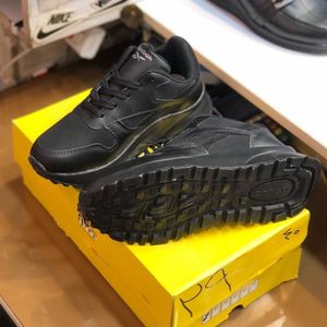 خرید آنلاین کفش ریبوک چرم زنانه رنگ مشکی 