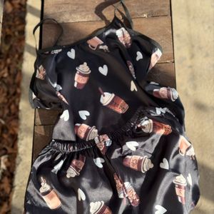 خرید آنلاین تاپ و شلوارک ساتن طرحدار