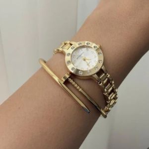 ساعت مچی زنانه هانگری دور نگین