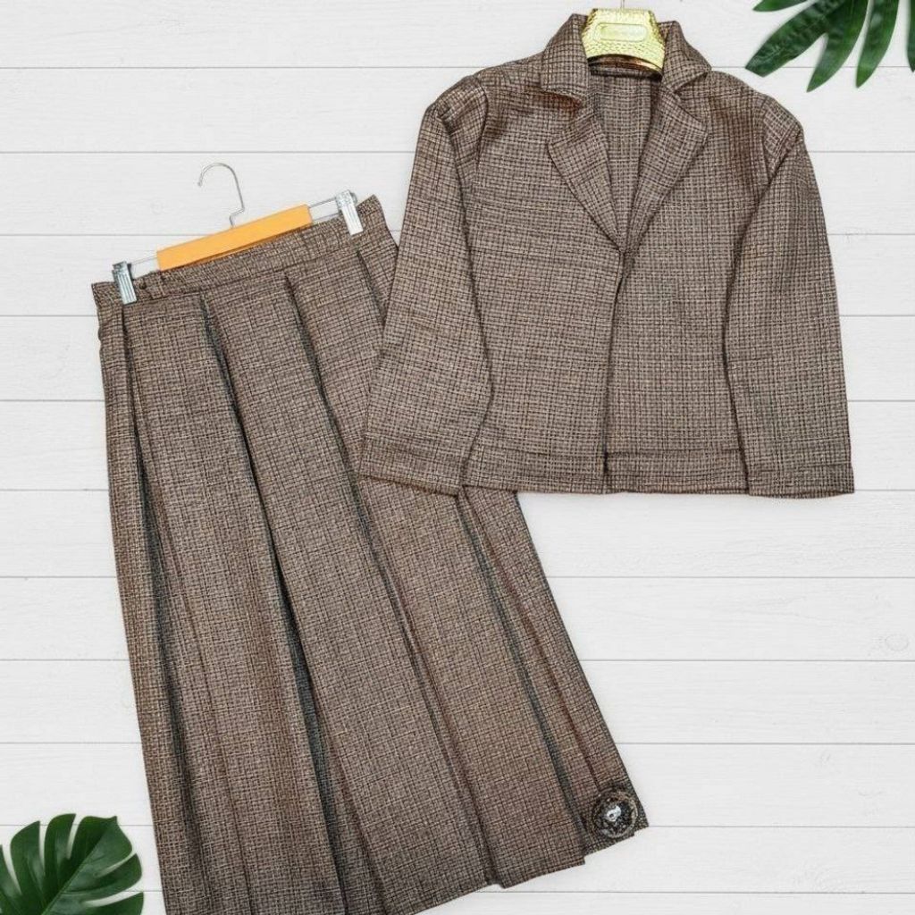 فروش اینترنتی ست کت و دامن زنانه