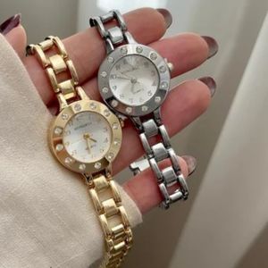 ساعت مچی زنانه هانگری دور نگین